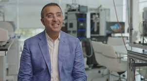 پروفسور «امید فرخزاد» تولیدکننده اولین نانوداروی هوشمندسلول سرطانی برنده جایزه مصطفی(ص) شد